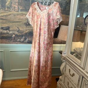 Cabernet Pink Paisley Chemise